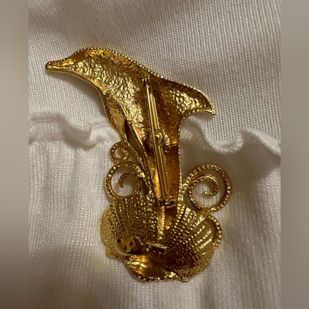 Vintage Gold Dolphin Brooch EUC - Picture 2 of 3